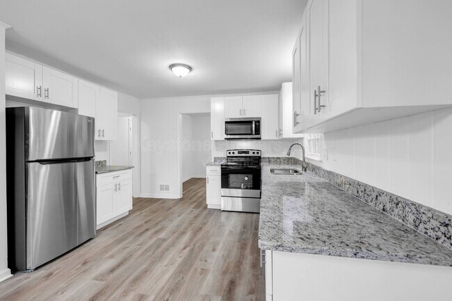 Building Photo - 1586 Kings Rd