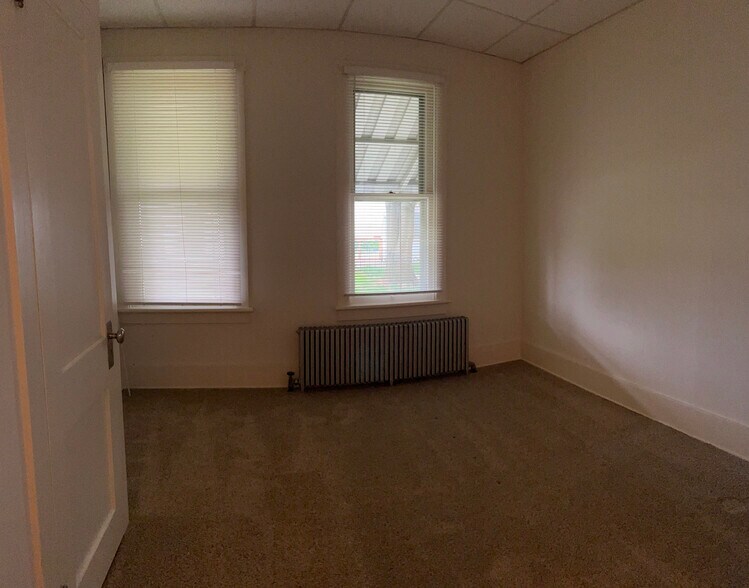 Bedroom - 136 E Oak St