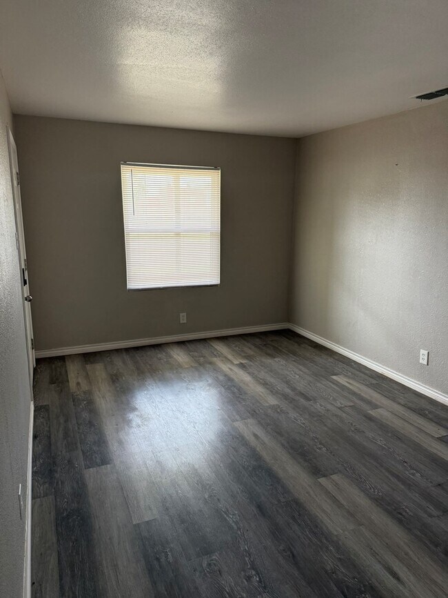 Building Photo - 319 E 29th St