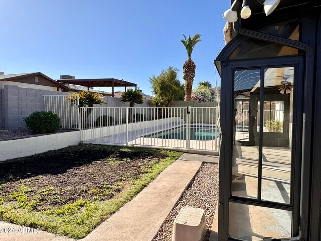 Building Photo - 10628 S 44th Pl