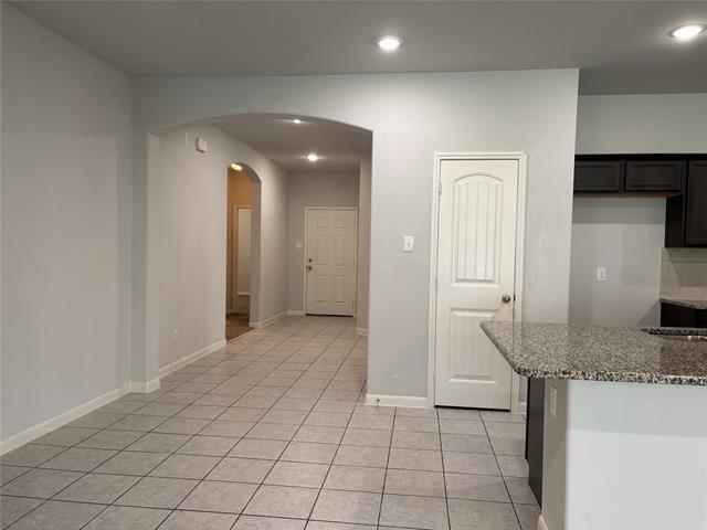 Building Photo - 9220 Hawthorne Dr