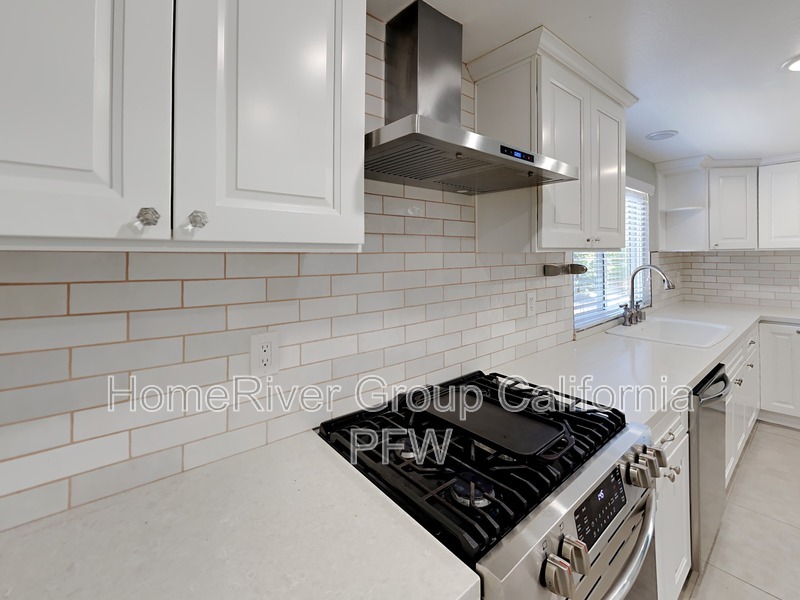Building Photo - 2862 Hillman St