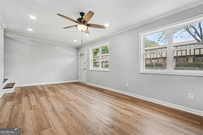 Building Photo - 2952 N Dekalb Dr