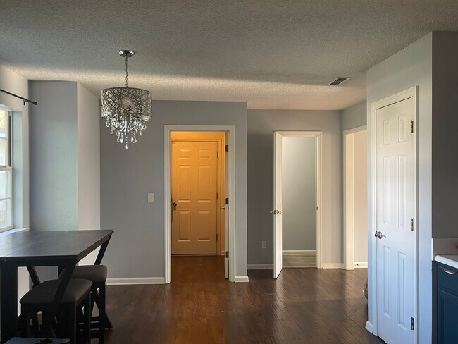 Building Photo - 4004 Arnst Way