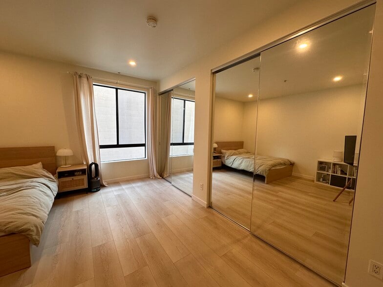 Master bedroom - 625 S Berendo St