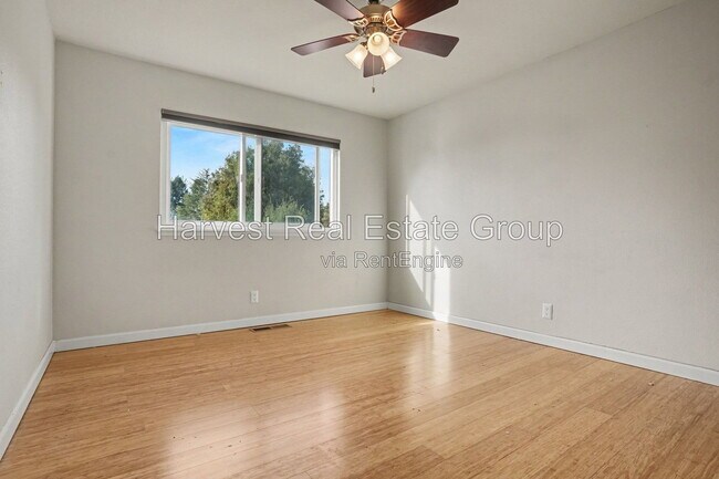 Building Photo - 2652 Hillcrest Ave