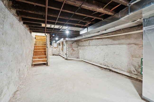 Building Photo - 1828 E Pacific St