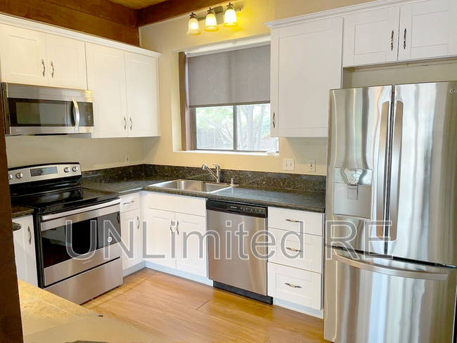 Building Photo - 355 Canyon Diablo Rd