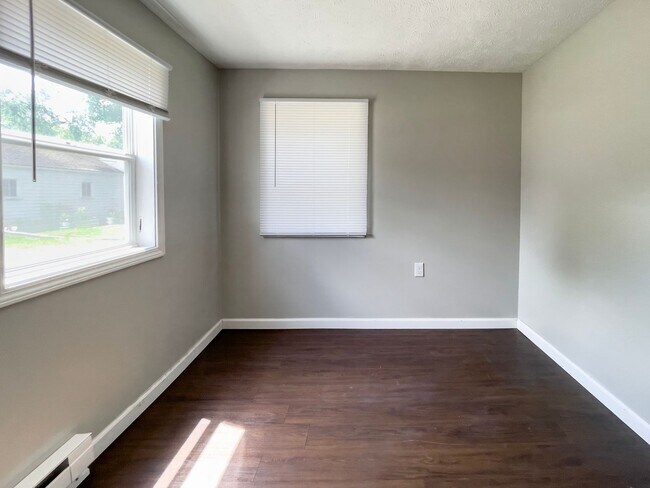 Building Photo - PRELEASING for AUGUST! 5 Bedroom, 3 Bathroom Home Close to Campus: In-Unit Washer and Dryer