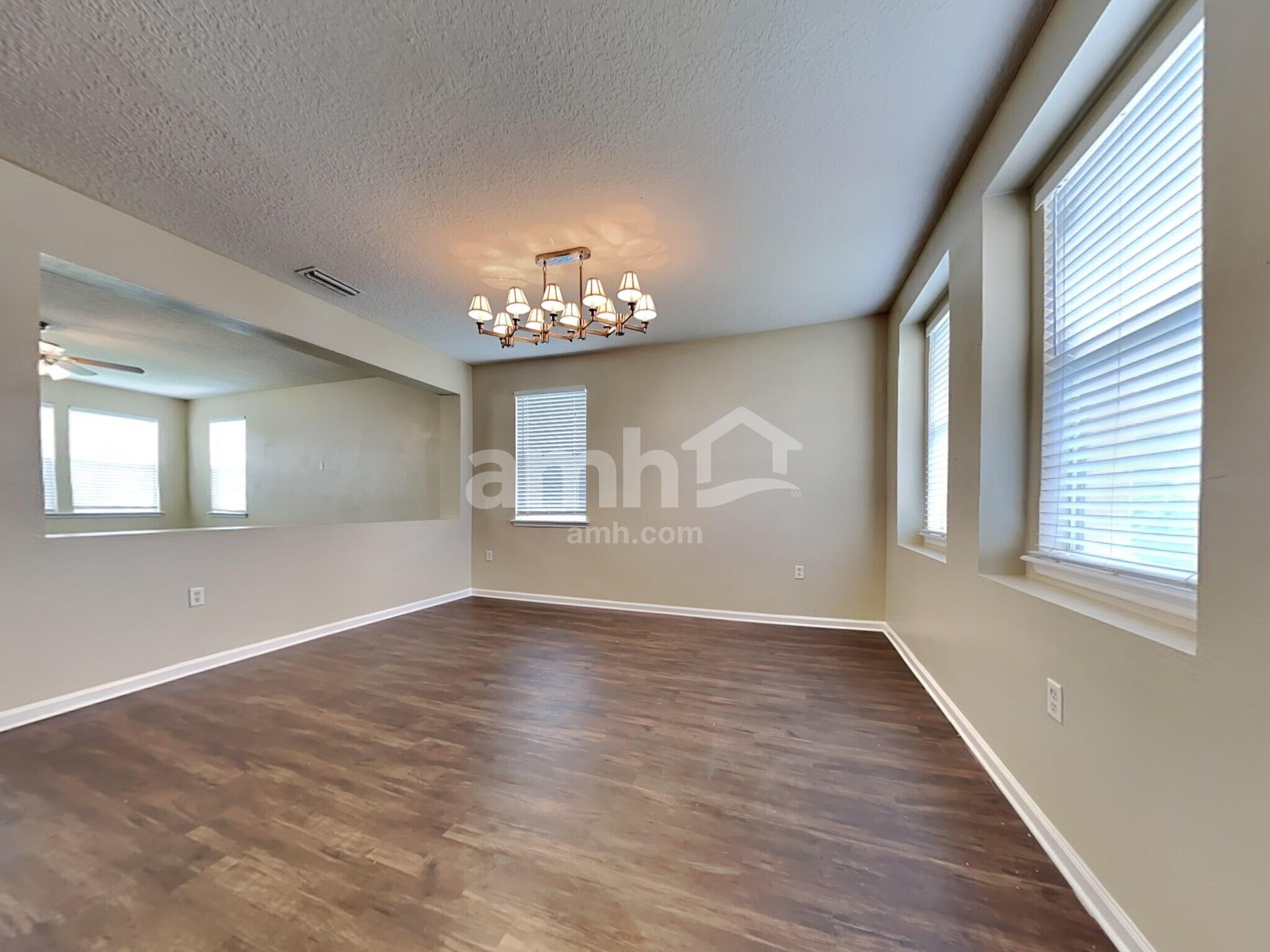Building Photo - 11293 Justin Oaks Dr N