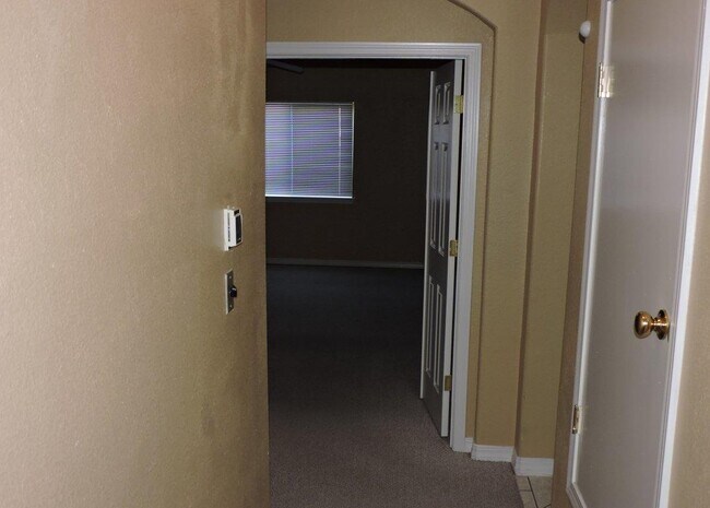 Building Photo - 3100 Tierra Mina Dr