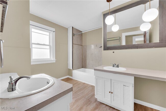 Building Photo - 18901 Renwood Ave