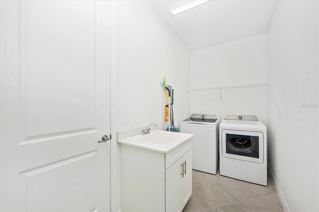 Building Photo - 17617 Santorini Ct