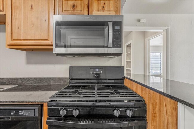 Building Photo - 1217 N Blackwelder Ave