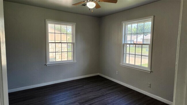 Building Photo - 1833 Westchester Dr