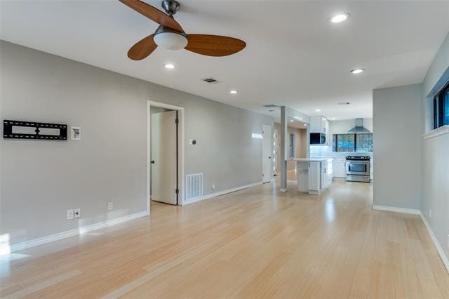 Building Photo - 10665 Lake Haven Dr