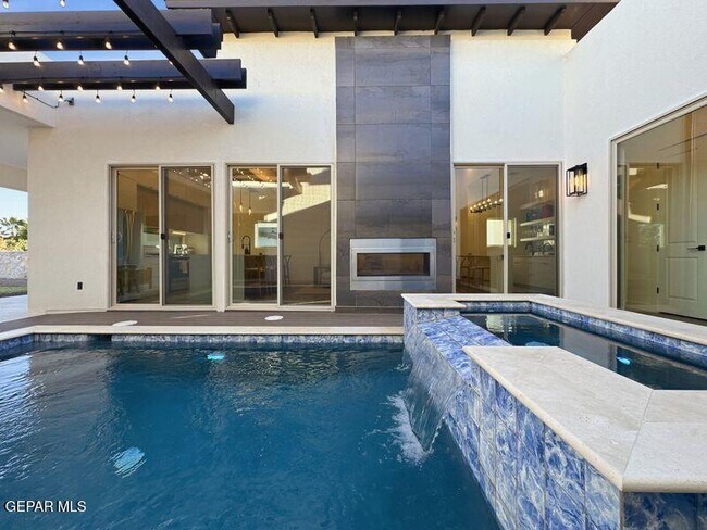 Building Photo - 5636 River Run St