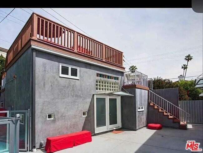 Building Photo - 8661 Clifton Wy