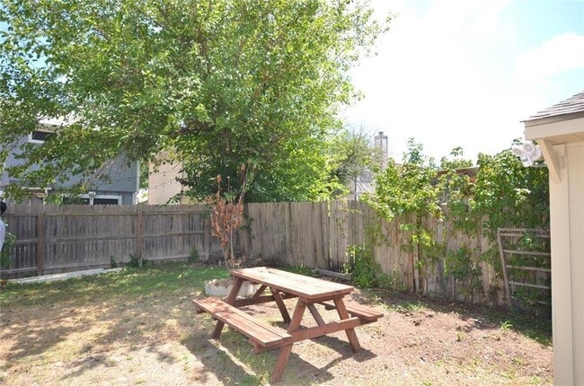 Building Photo - 13903 Lothian Dr