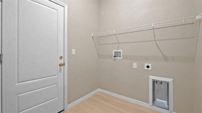 Building Photo - 13647 Begonia Cir