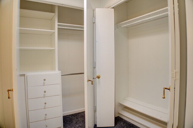 Building Photo - 3-bedroom, 2.5-bath home with mostly hardwood floors