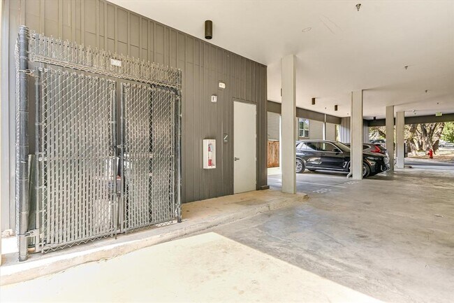 Building Photo - 1715 Enfield Rd
