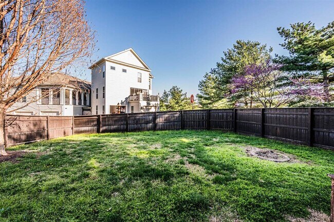 Building Photo - 730 Bennington Park Dr