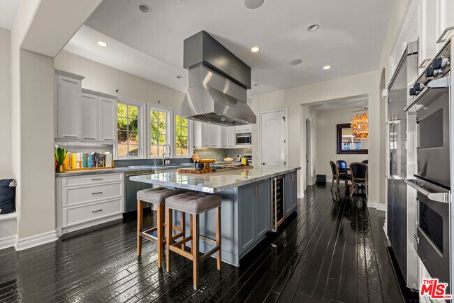 Building Photo - 25400 Prado De Las Peras