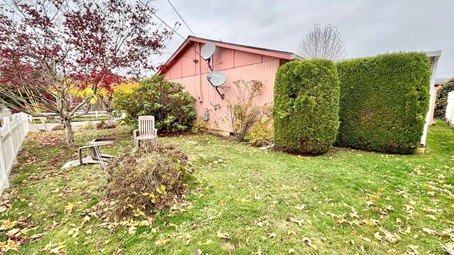 Building Photo - Now Offering Half Month Free! Charming 2BD...