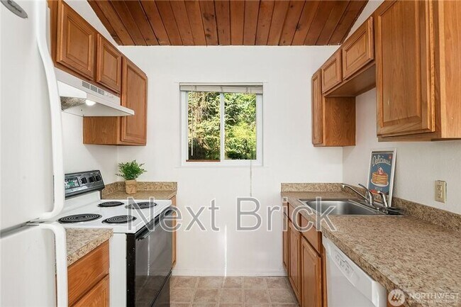 Building Photo - 20817 3rd Ave W