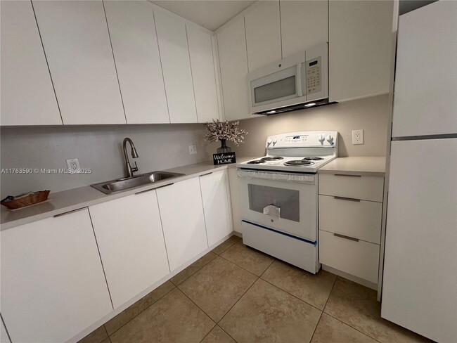 Building Photo - 13455 SW 9th Ct