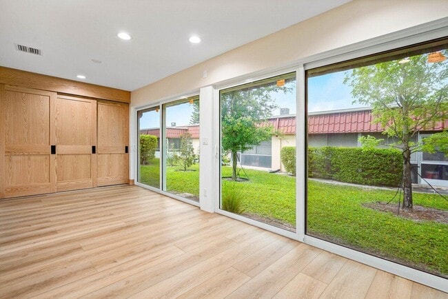 Building Photo - 289 Cape Cod Cir