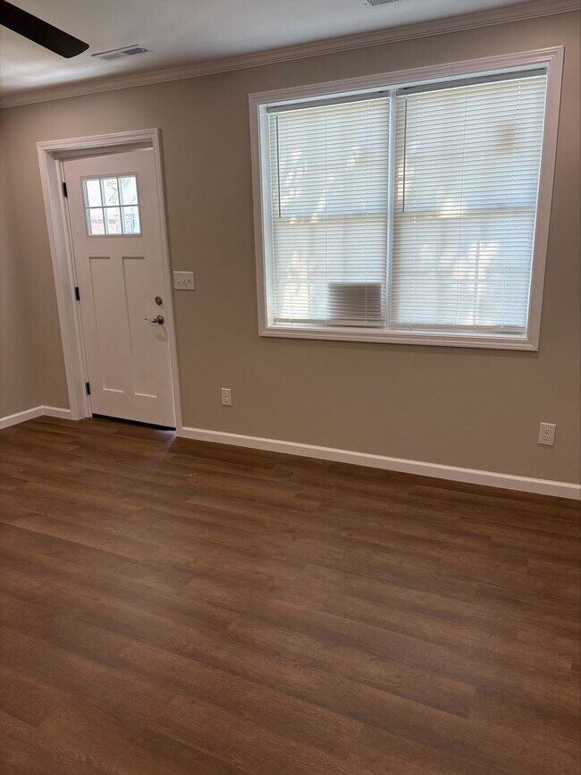 Building Photo - 2117 Sherwood Rd