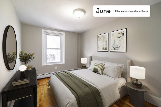 Building Photo - 14 Bacon St