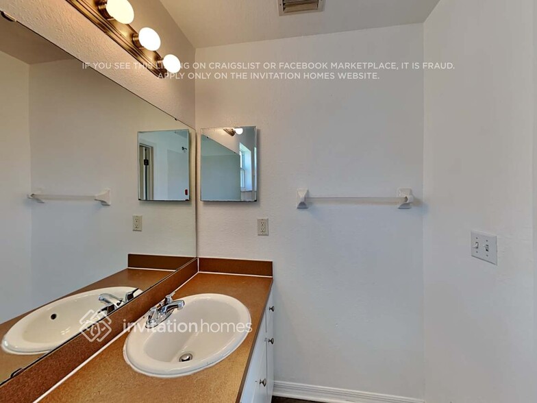 Building Photo - 8657 Pebblebrooke Way