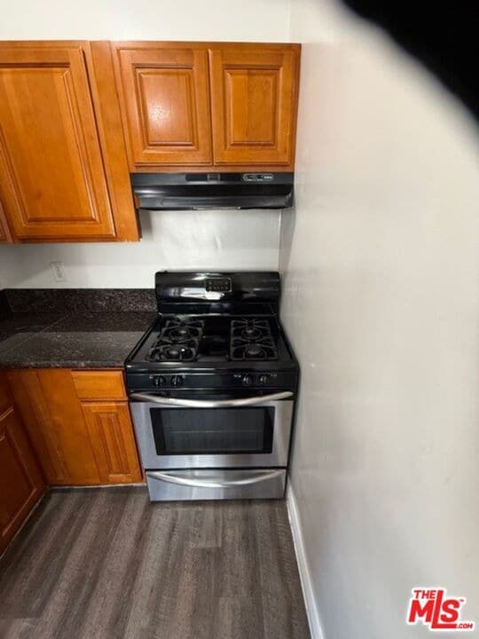 Building Photo - 738 S New Hampshire Ave