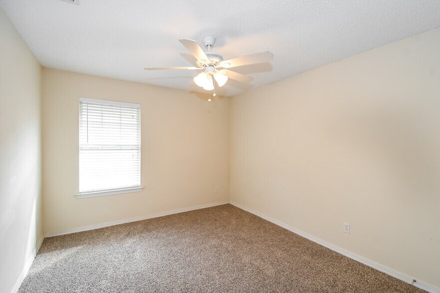 Building Photo - 7317 Ironside Dr E