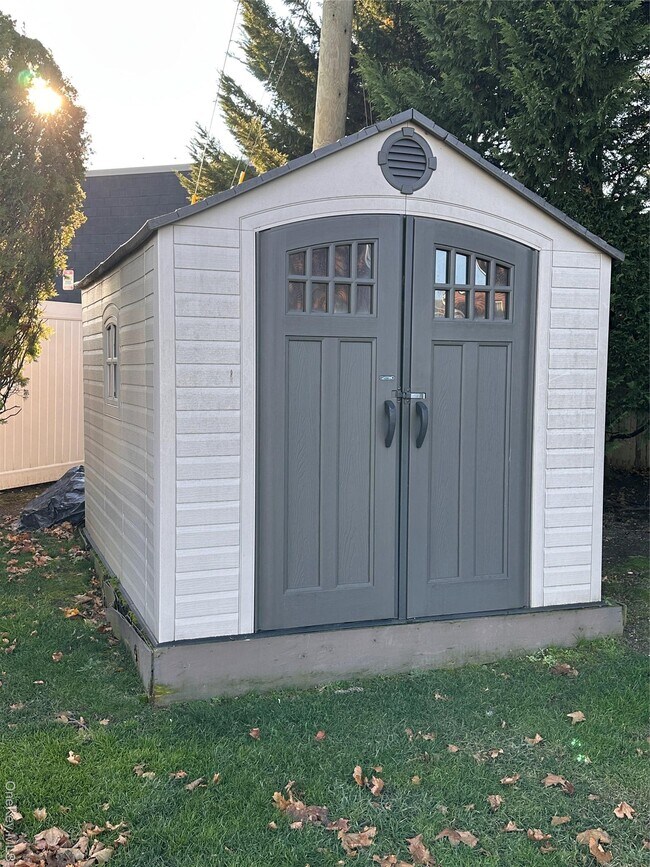 Building Photo - 2480 Fir Ct