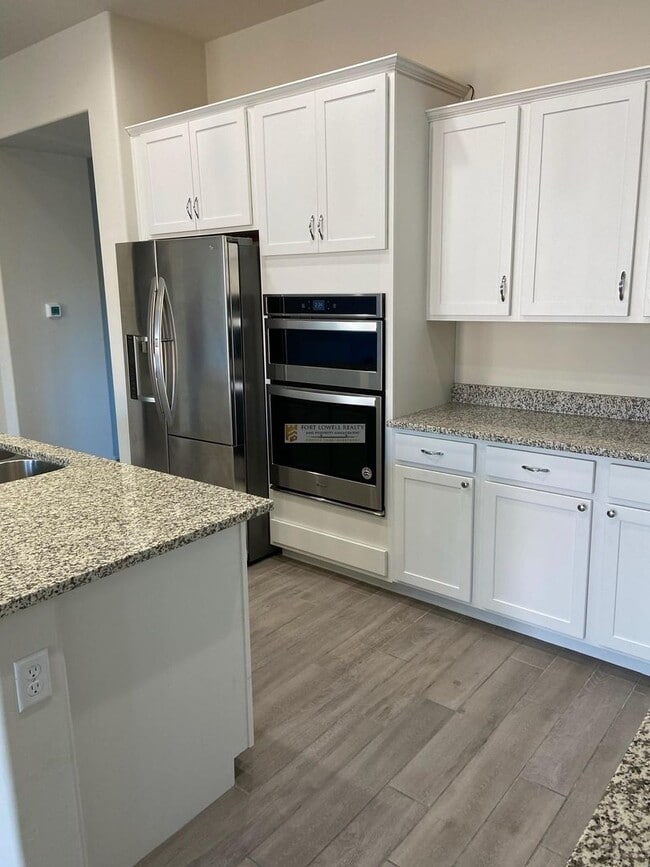 Building Photo - Luxury Living in Oro Valley $2750.