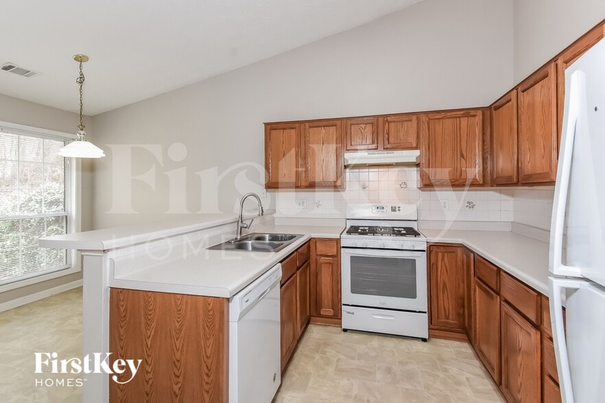 Building Photo - 799 Avalon Forest Way