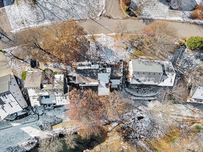 Building Photo - Renovated Lakefront 5 Bedroom Home with 2 Garages!