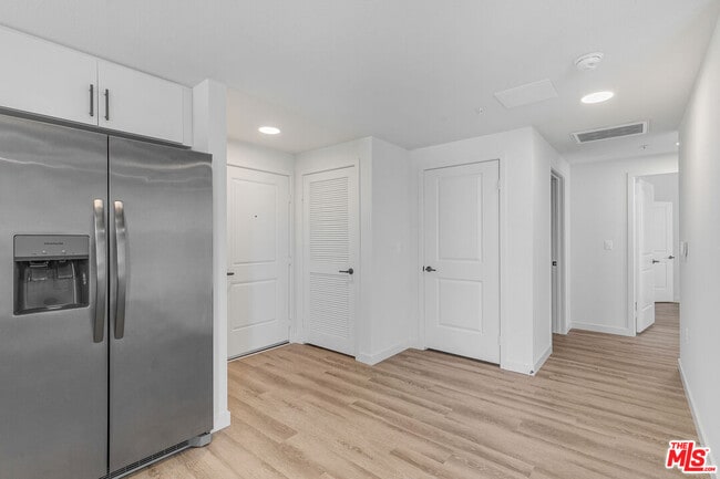 Building Photo - 10824 Blix St