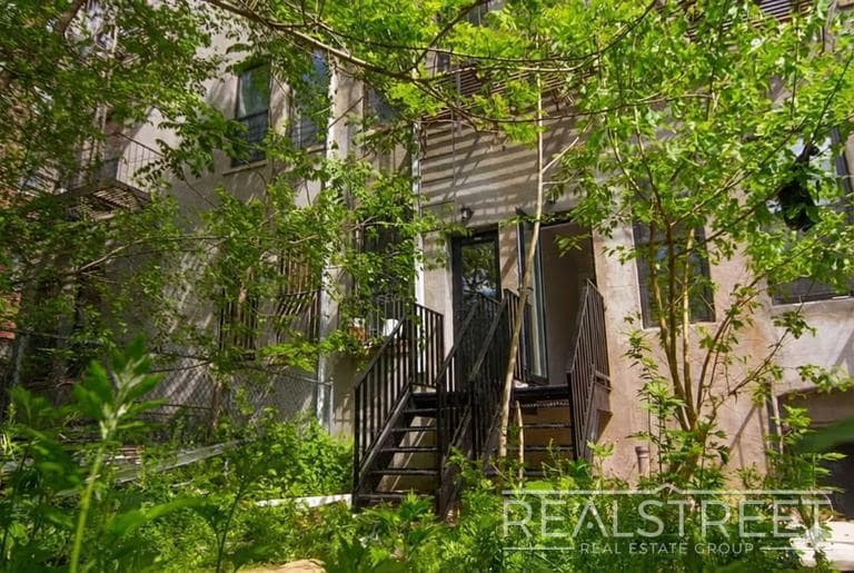 Building Photo - Putnam Avenue