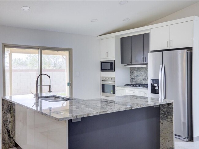 Building Photo - 3 Bedroom 2 Bathroom: Partially Furnished home!! **UNFURNISHED-RENTAL PRICE IS $3,000.00**
