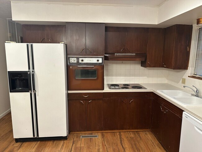 Building Photo - 3 Bed 2 Bath Springfield, MO