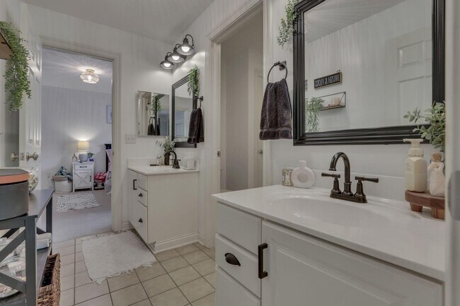 Building Photo - 7097 Pleasant Colony Cir