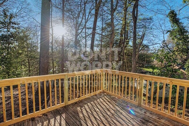 Building Photo - 615 Dumaine St