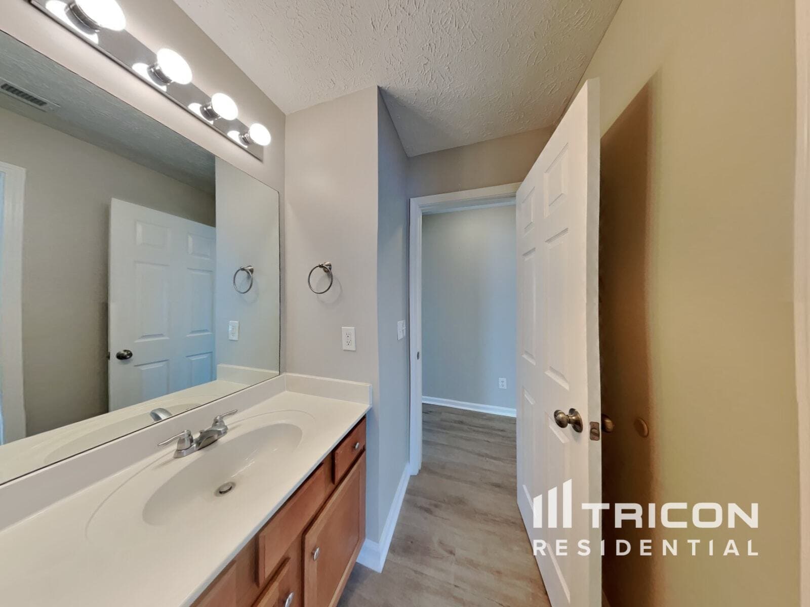 Building Photo - 908 Grand Oak Dr