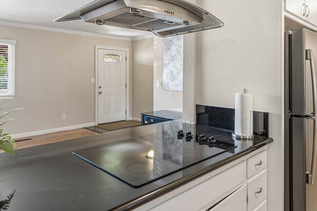 Building Photo - 1825 College Ave