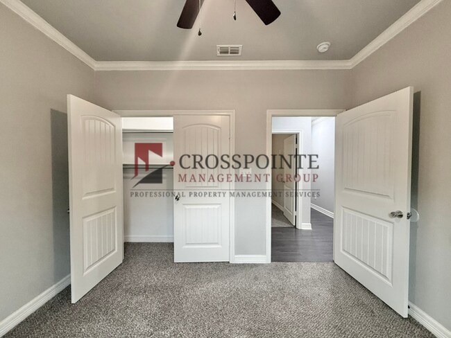 Building Photo - Tour Today! 3 Bedroom, 2 Bathroom Duplex!